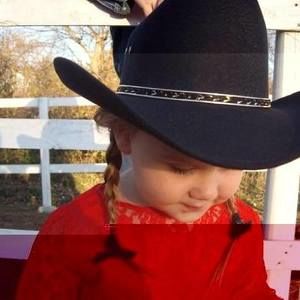 Meet your Posher, Connie